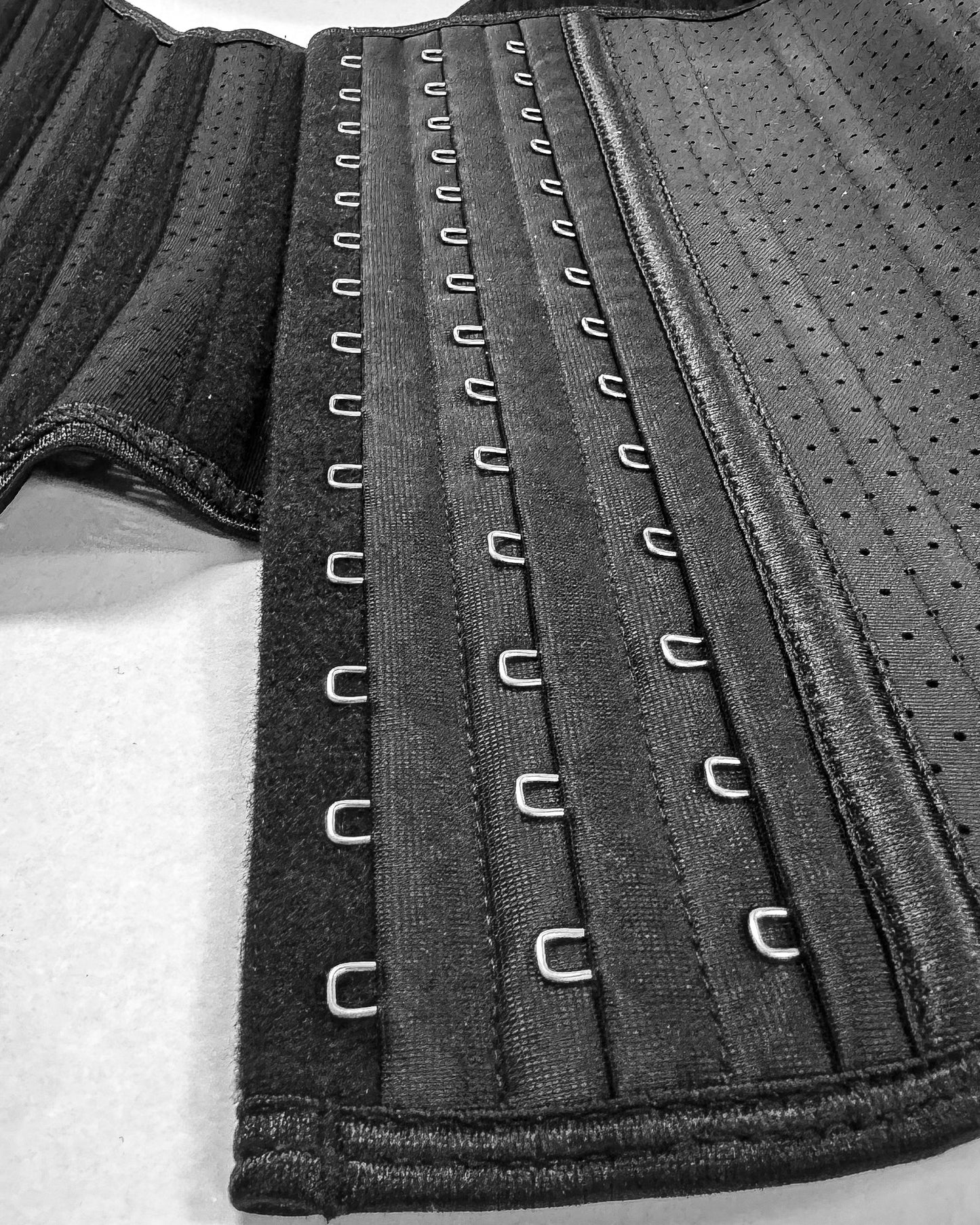 Faja Corset Térmica Negro - Control, Comodidad y Estilo